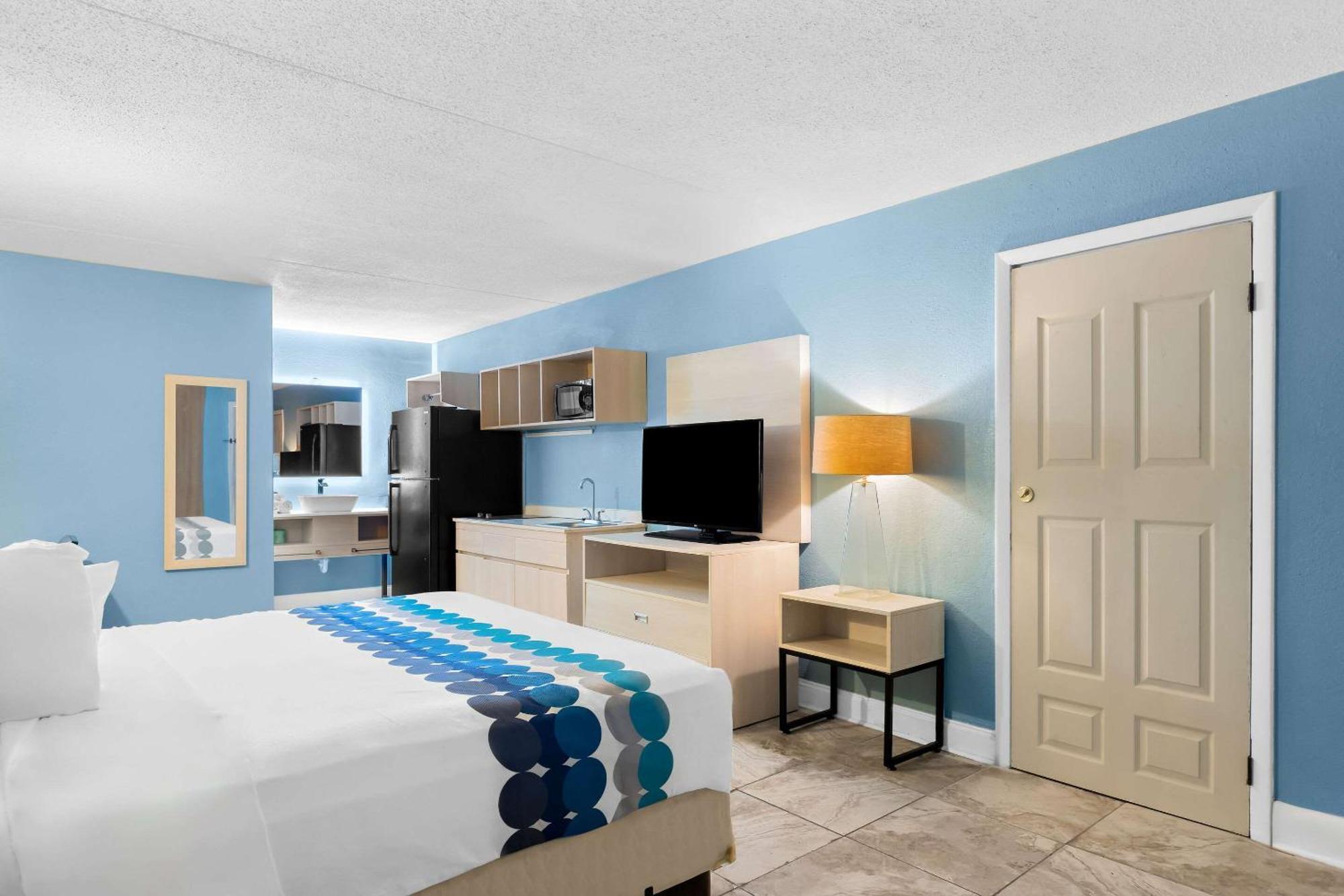 Suburban Studios By Choice Hotels - Award Winning - New 2024 - Walk To Eateries & Grocery - Ultra Sparkling - Garden Rooms - Designer Lighting & Right Off I-95 - Proudly An All American Managed Property Брансуик Экстерьер фото